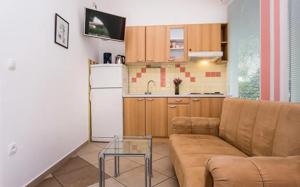 Apartments Kraljic Baška 0*,